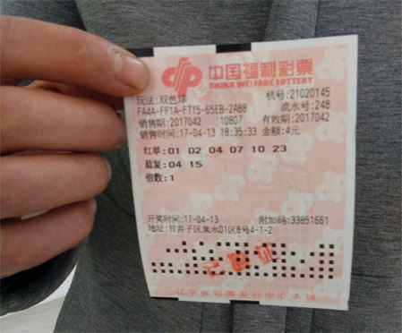 同时，影片发布一组;神兵天降;版海报，饰演应急反应特勤队队长高谦的彭于晏从直升机上速降，向海中遇险之人伸出希望之手；饰演绞车手赵呈的王彦霖飞奔在即将沉没的失事飞机上，寻找一线生机拯救更多人；而饰演机长方宇凌的辛芷蕾则沉着冷静驾驶着直升机，为救生员提供最强保障